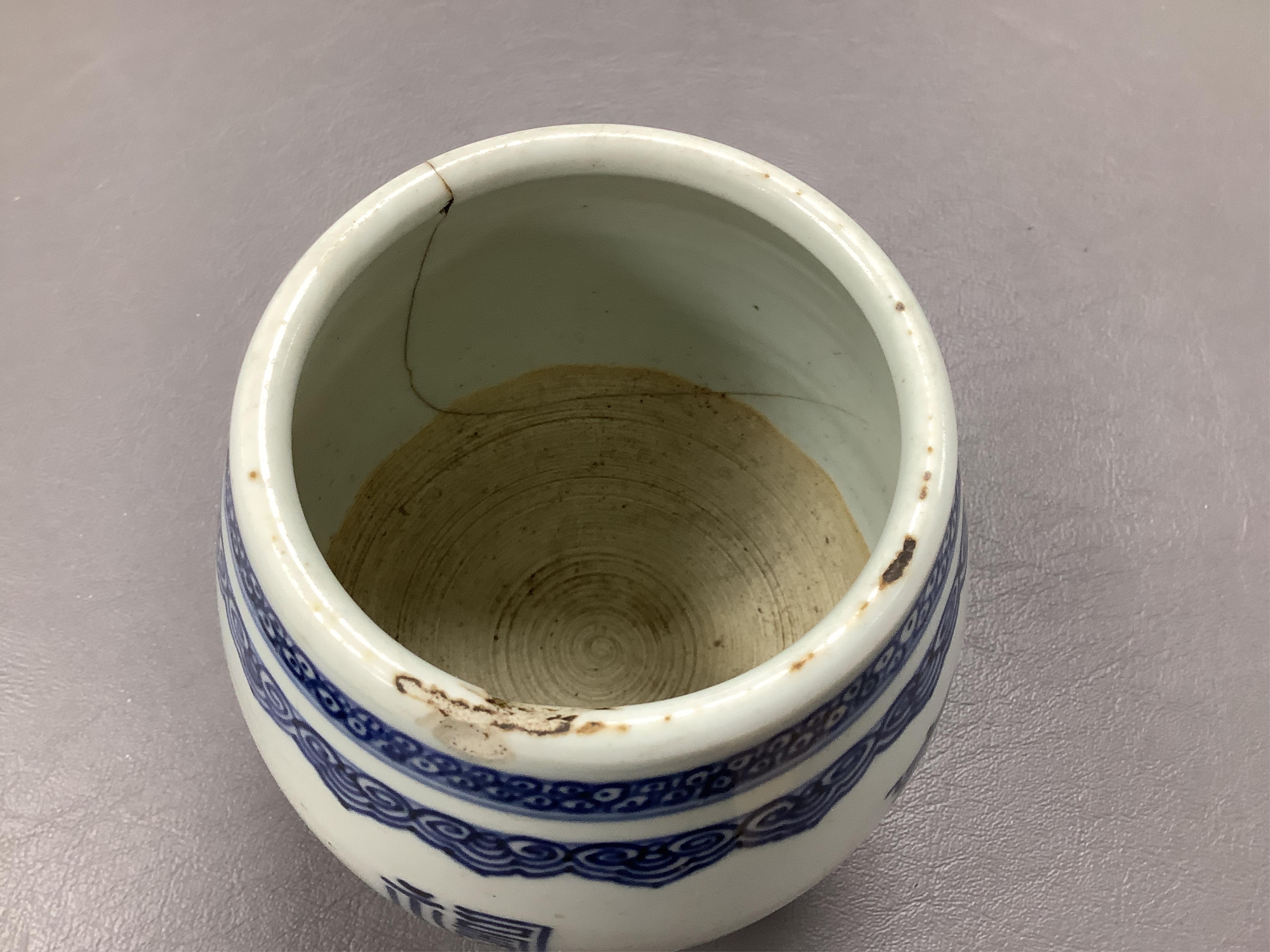A Chinese blue and white bud-shaped vase, 18th century or later, 13cm